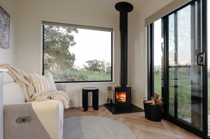 Luxury Off-grid Cabin - Adelaide