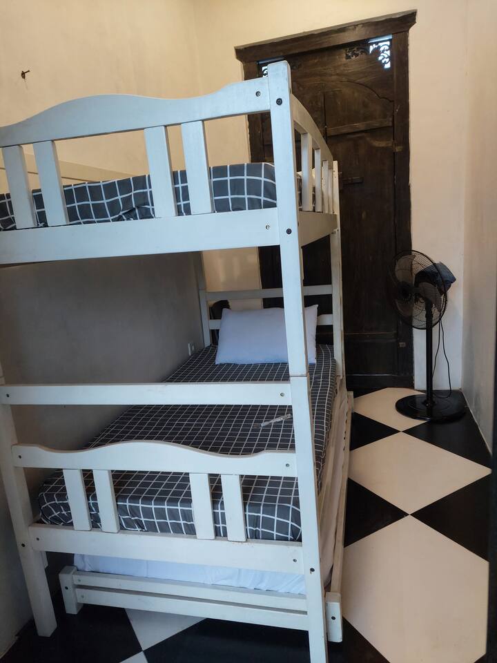 საძინებელი 4