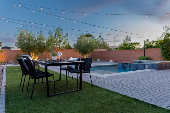 Pool+Spa+CaliKing+HugeTv