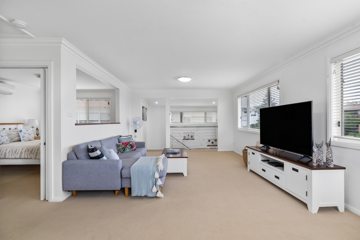 Popular Airbnb listing: Blue Cottage - Family Retreat, Walk to Beach in Ulladulla