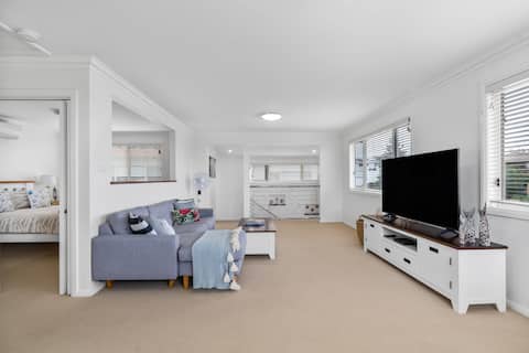 Popular Airbnb listing: Blue Cottage - Family Retreat, Walk to Beach in Ulladulla