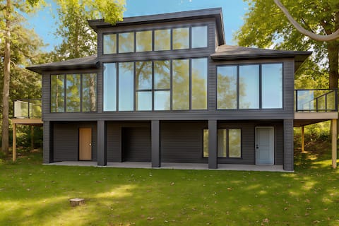 3-bedroom Waterfront Villa in Lakefield