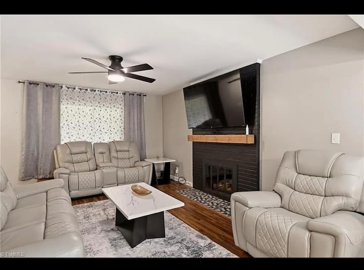 Spacious Family Retreat W/ Finished Basement - Greensboro, NC
