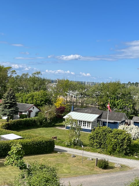 Sommerhus, Assens by og strand