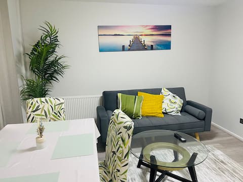 Top performing Airbnb: Modern Home - Business & Contractor Stays in Moss Side
