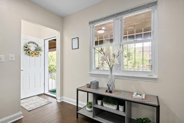 2 Off Street Parking | 10 Min Walk 2 Metro | 3 Br - Washington, D.C., DC