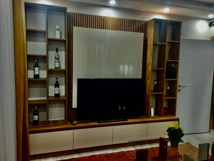 Modern, Centraly Located With Balcony - Van
