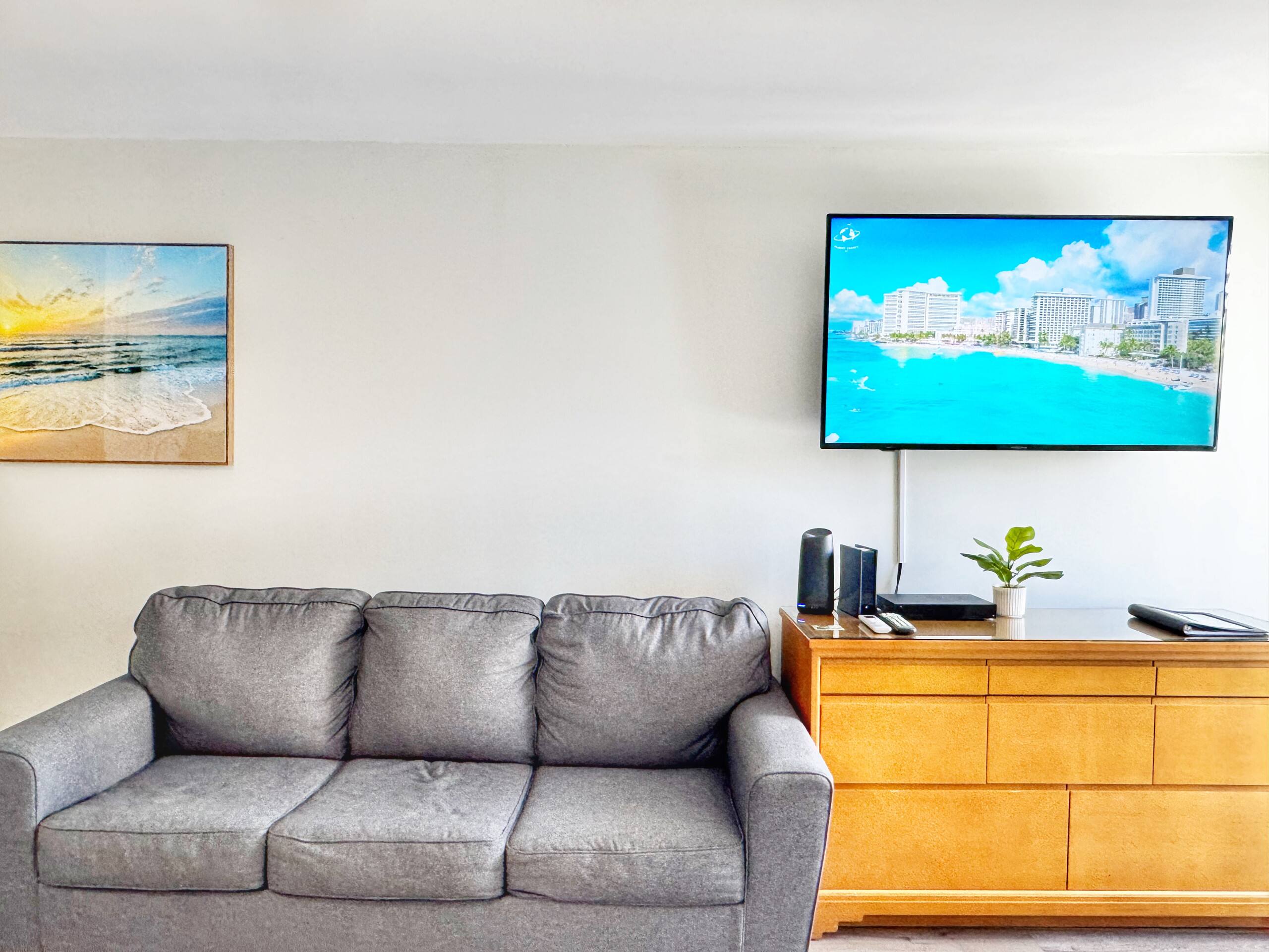 Condo in Honolulu · ★4.88 · Studio · 1 bed · 1 private bath - Image 3