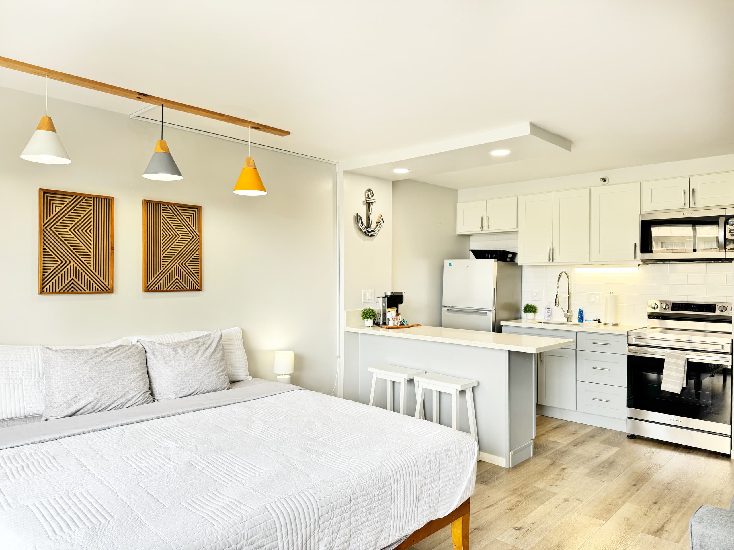 Condo in Honolulu · ★4.88 · Studio · 1 bed · 1 private bath - Image 1