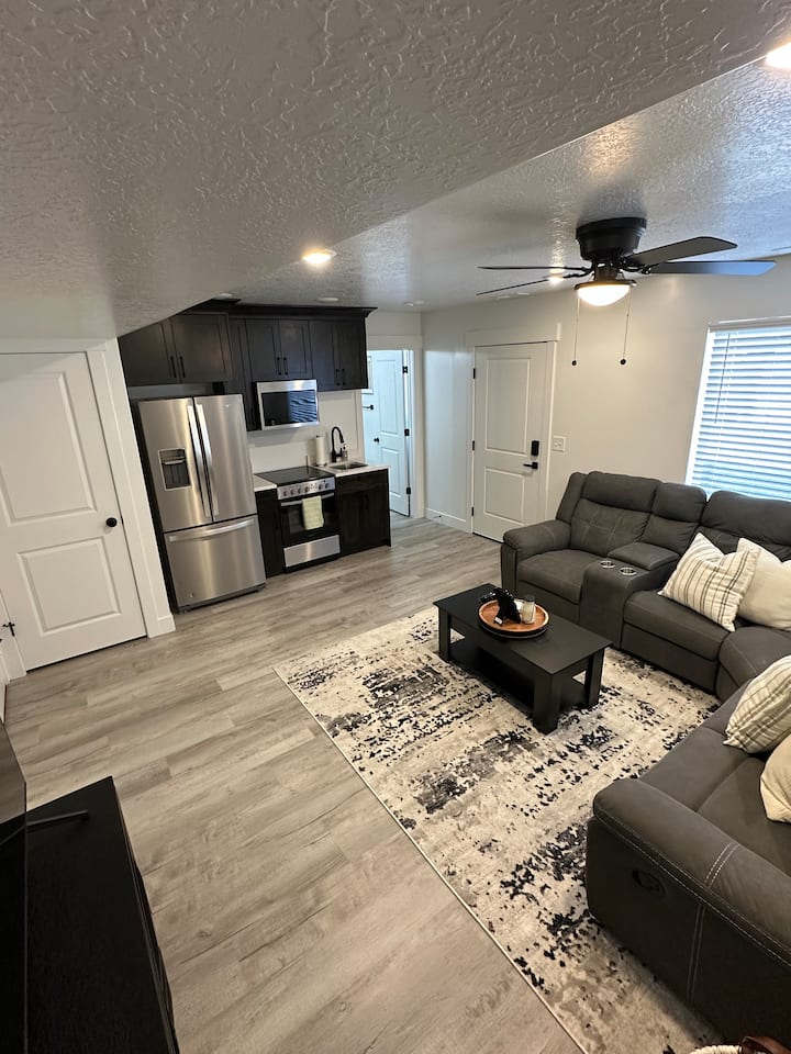 Private 1br Suite W/ Kitchen & Separate Entrance - Logan, UT
