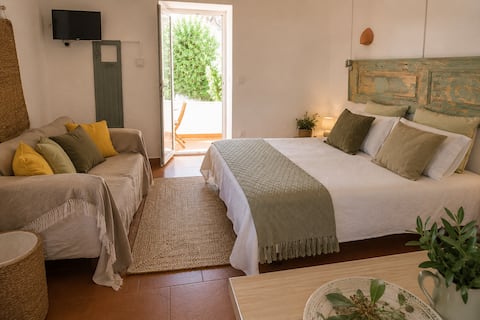 Popular Airbnb listing: Countryside studio in Altura
