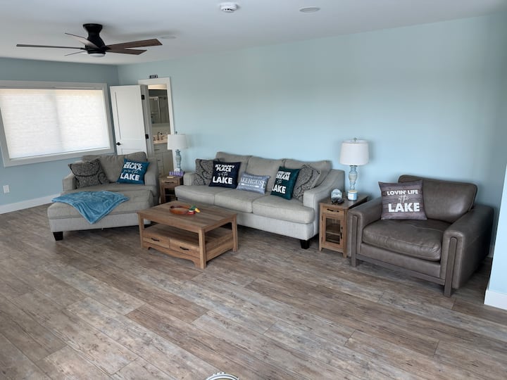 Lake House With Views And Large Front Deck! - Conneaut Lake, PA