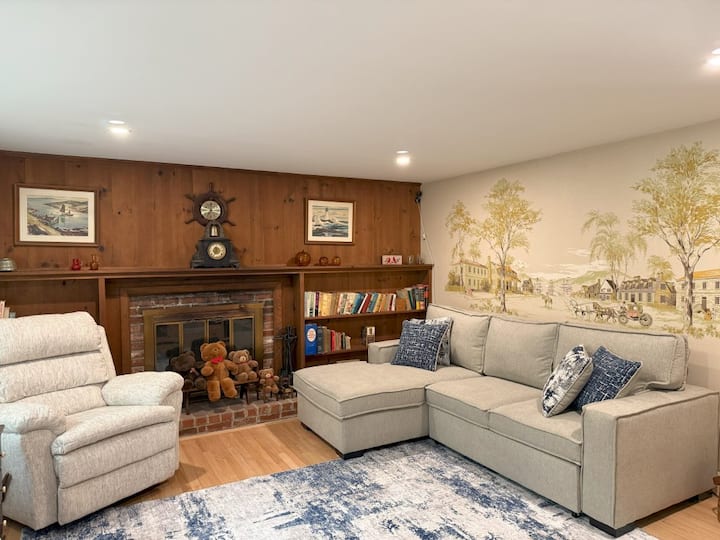 Grammy’s Cape Cod Summer House - Dennis, MA