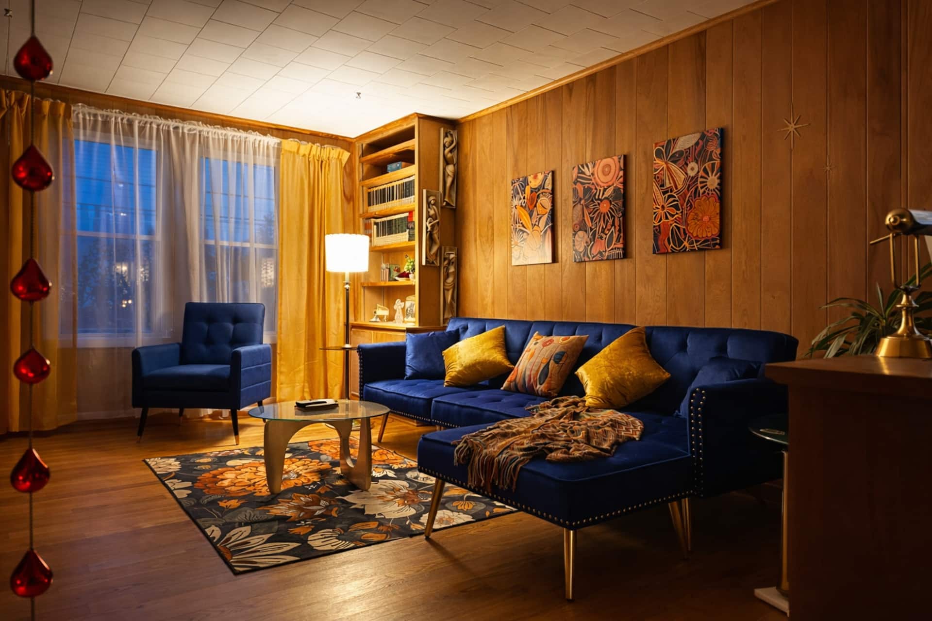 Retro 2BR Retreat | King Bed + Laundry Near Utica