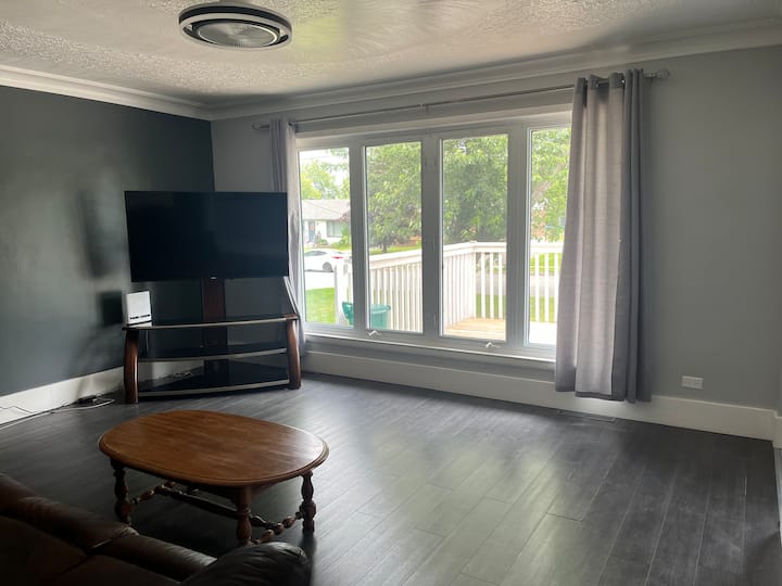 Cozy Hot Tub Getaway - Grand Sudbury