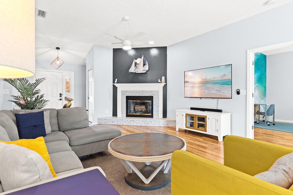 Top Airbnb: Close to Beaches and IMG, Heated Pool, MiniGolf in Bradenton