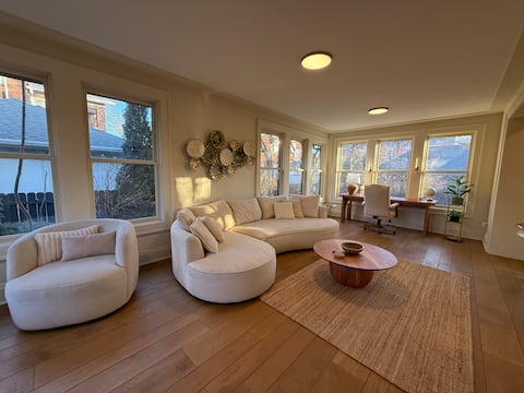 Top Airbnb: Iconic Broad • Hot Tub • Game Room • Fire Pit in Columbus
