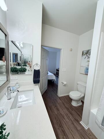 Spacious 3 Bedroom in Marina del Rey gallery image 2