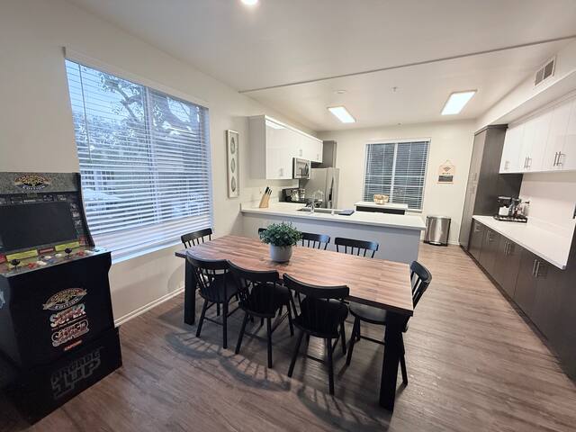 Spacious 3 Bedroom in Marina del Rey gallery image 3