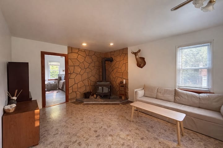 Quiet Catskills Cottage-nature Escape Near Skiing - Rock Hill, NY