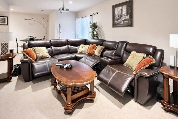 Luxurious 2br Movie Theater Game Room Full Kitchen - Loch Lomond, VA
