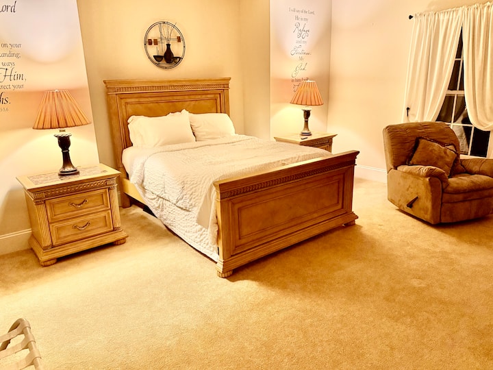 מיטת קווין סייז וכורסה נפתחת