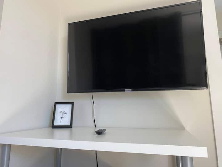 Modern 2br Home | Easy Parking + Transit - Vancouver