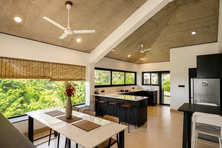 Full kitchen image 1