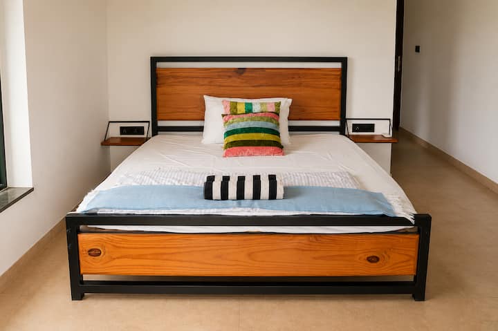 Bedroom 1 image 2
