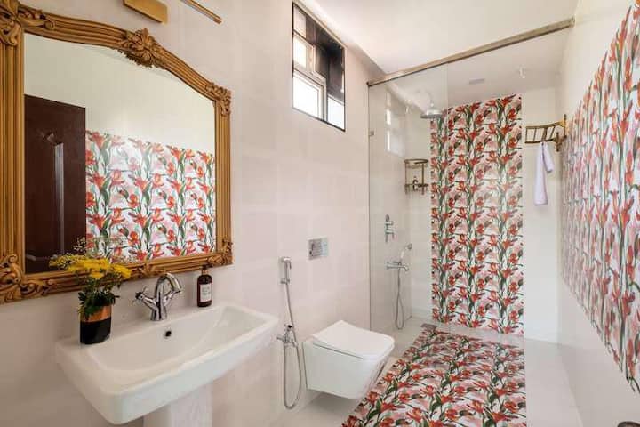 Full bathroom 2 image 1