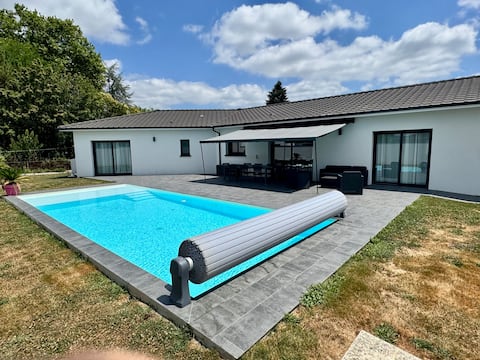 House with pool near Bordeaux