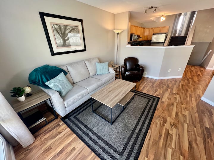 Cozy 3 Bed Home - Fast Wifi - Long Stays Welcome - Grande Prairie
