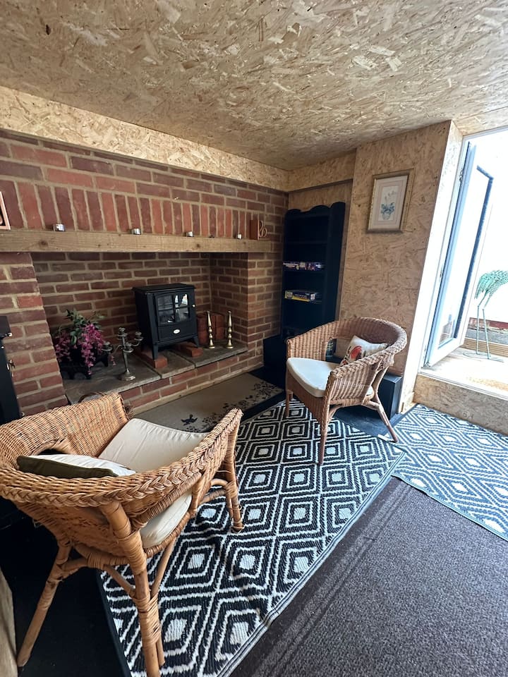 Fully Private Annex, Garden & Games Cellar - Herne Bay