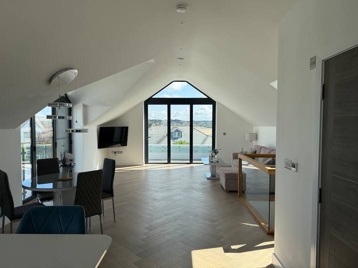 Luxury 3 Bed New Build - Estuary Views - Padstow