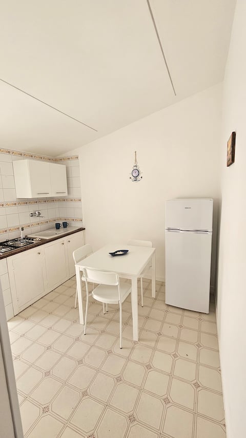 Successful Airbnb property: The lighthouse with an equipped outdoor terrace in Santa Flavia