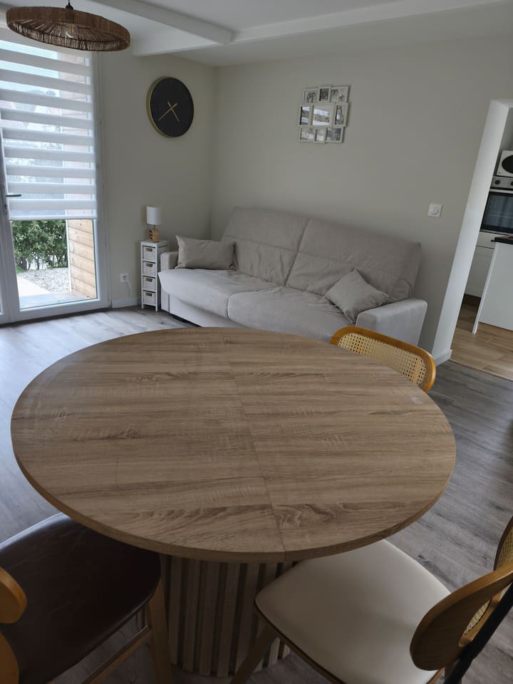 Gîte De La Perle Rouge 
1 Chambre 2-4 Personnes - Guines