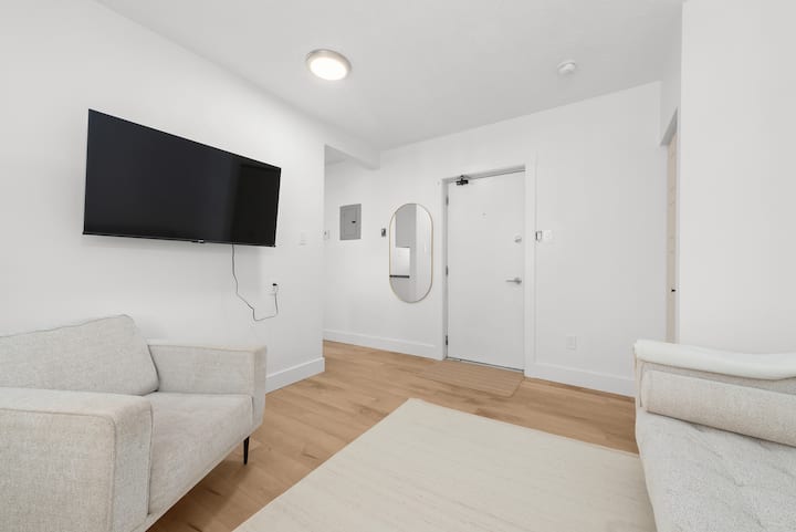 Sunny Downtown Halifax Apartment - Halifax