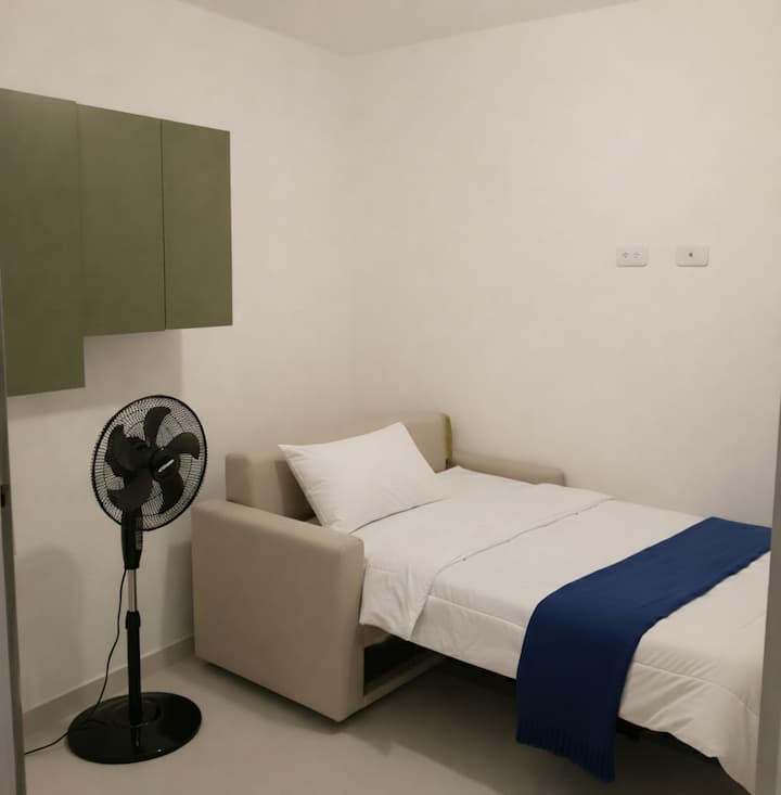 ✨Единичен разтегателен диван
 + вентилатор с крак
Практично и удобно ❤️