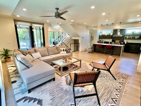 Top performing Airbnb: Modern townhouse in heart of SLC in Central City