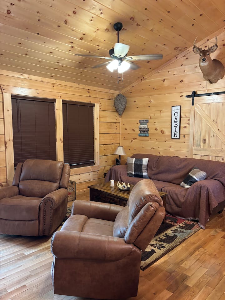 Calamity’s Creekside Cabin - Hillsville, VA