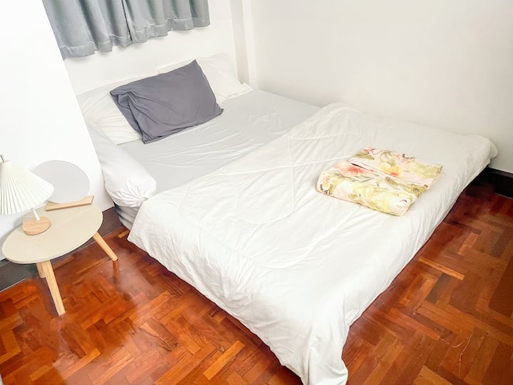Se agregó una cama nueva para que sea más suave. Se resolvió el problema que tuvo el huésped con la cama, que era demasiado firme.