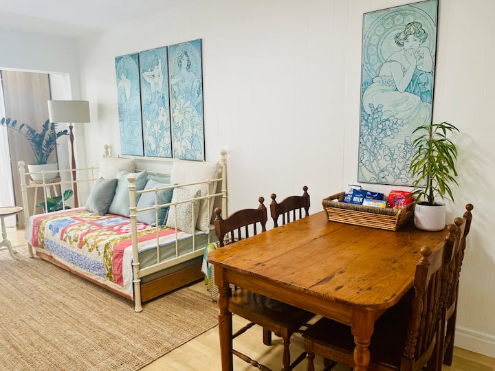 Port City Courtyard Apartment - Cottesloe Beach, Western Australia