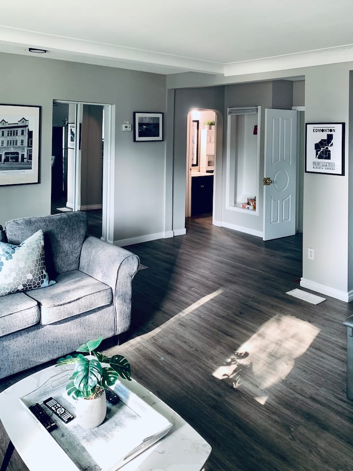 Kensington Cozy Retreat - St. Albert
