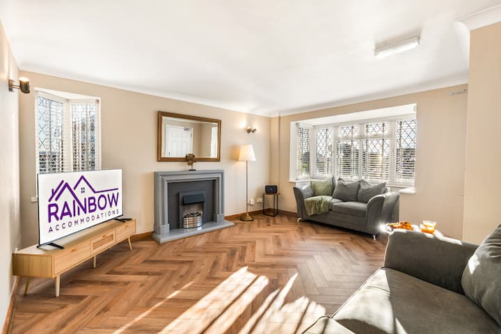 5 Beds House | Sleeps 10 | Parking | Contractors - Seaford