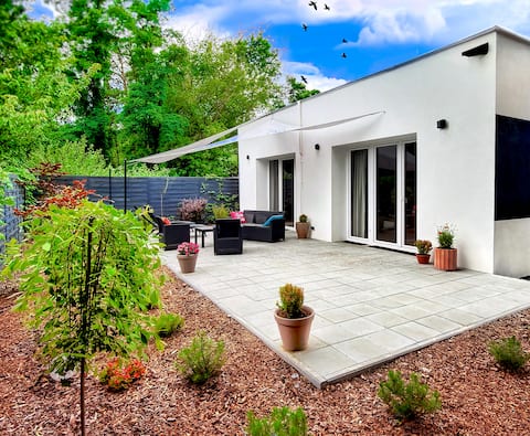 Popular Airbnb listing: Modern Villa & Private Garden - Renovated 2025 in Bielany