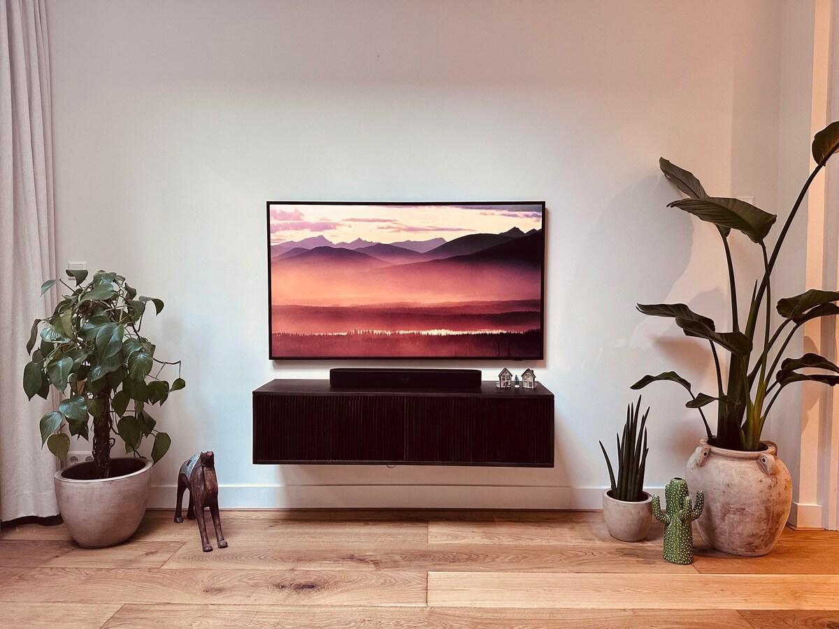 Top performing Airbnb: Ground floor flat w/ cosy garden in Van Der Helstpleinbuurt