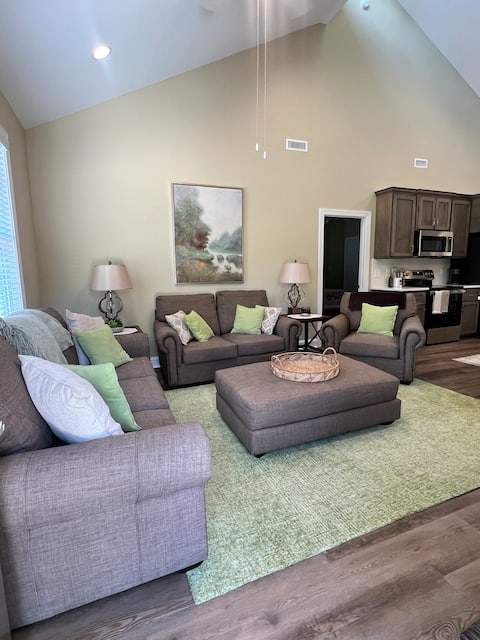 Top performing Airbnb: Brand New! 2BD/2.5BA Luxury Duplex, Unit 1 in Hickory / Lenoir / Morganton