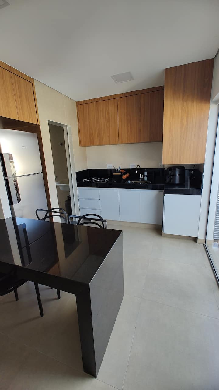 Modern apartment 1, fully furnished, great location.