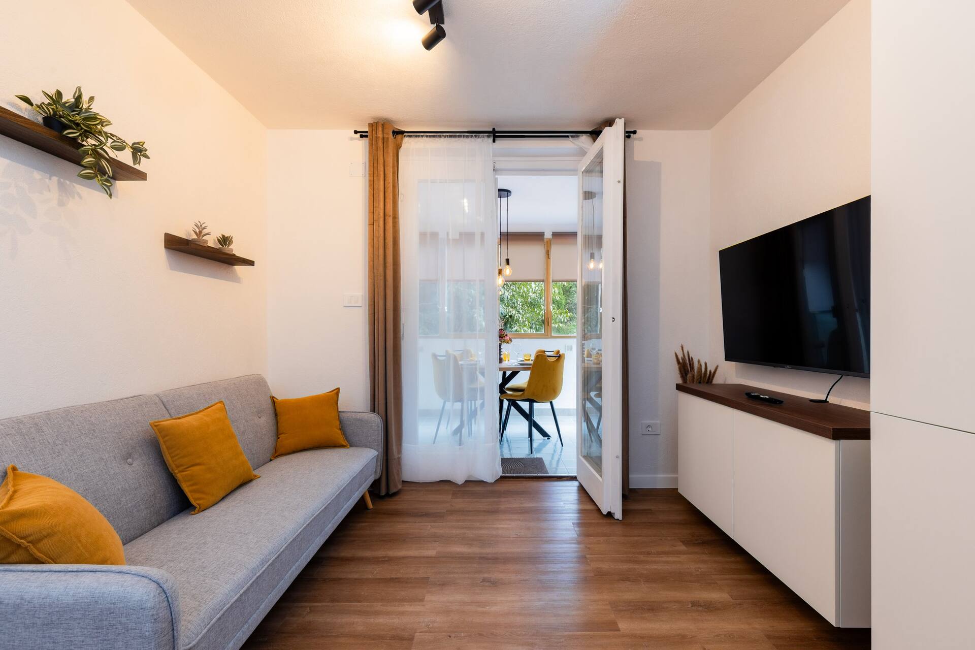 Apartment Bruno, Novigrad - newly renovated