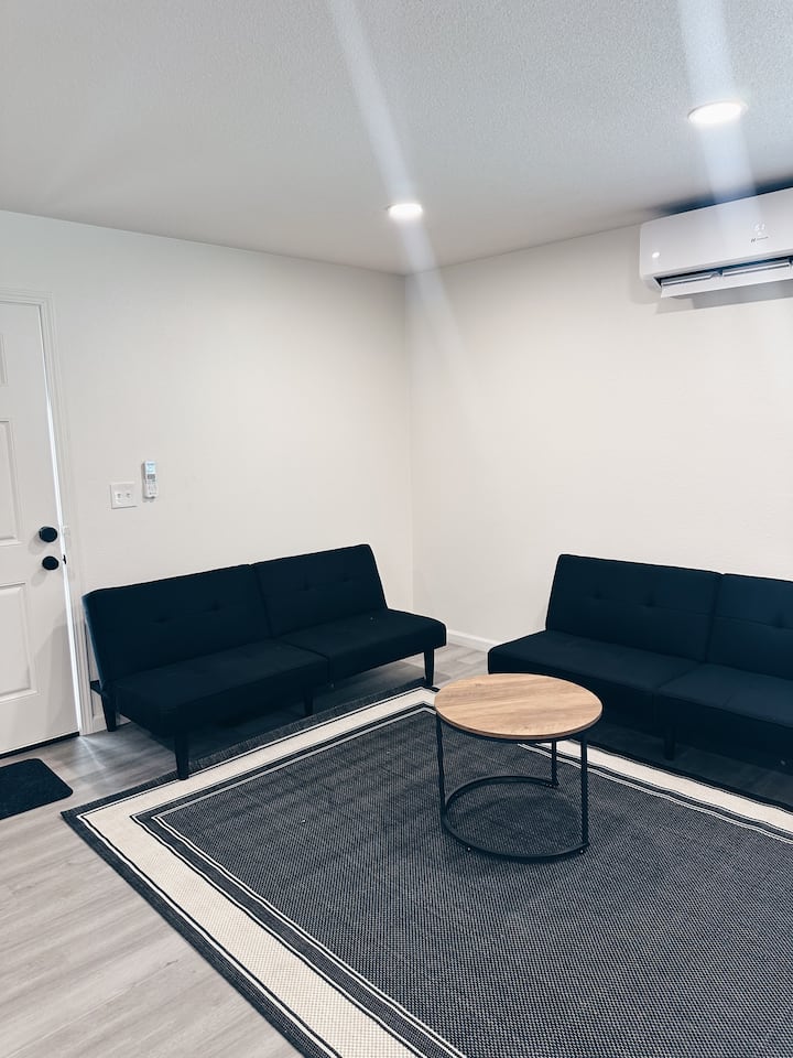6 Beds - Brand New Modern House - 特洛克